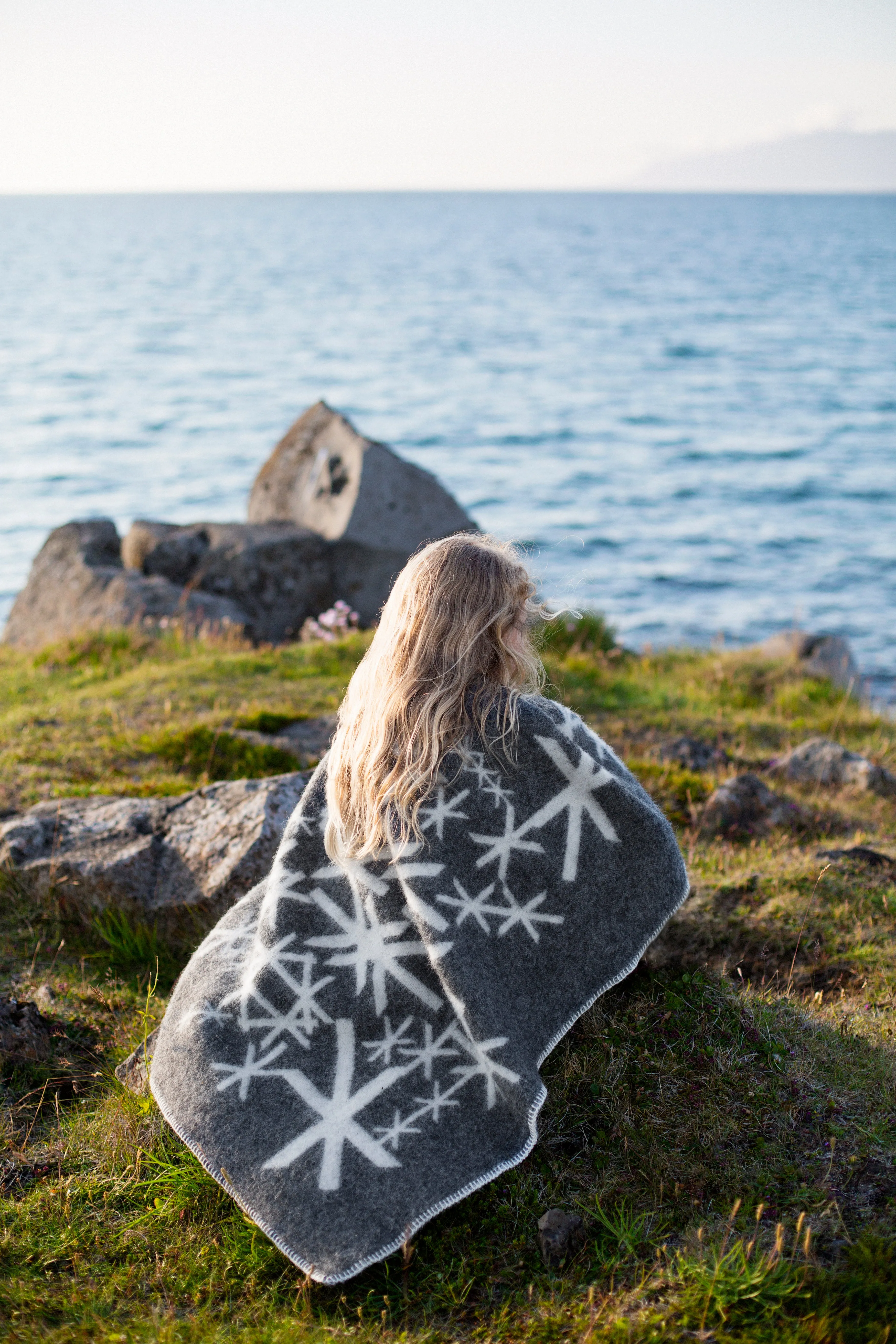Nordic Strength Wool Blanket - Dark Grey