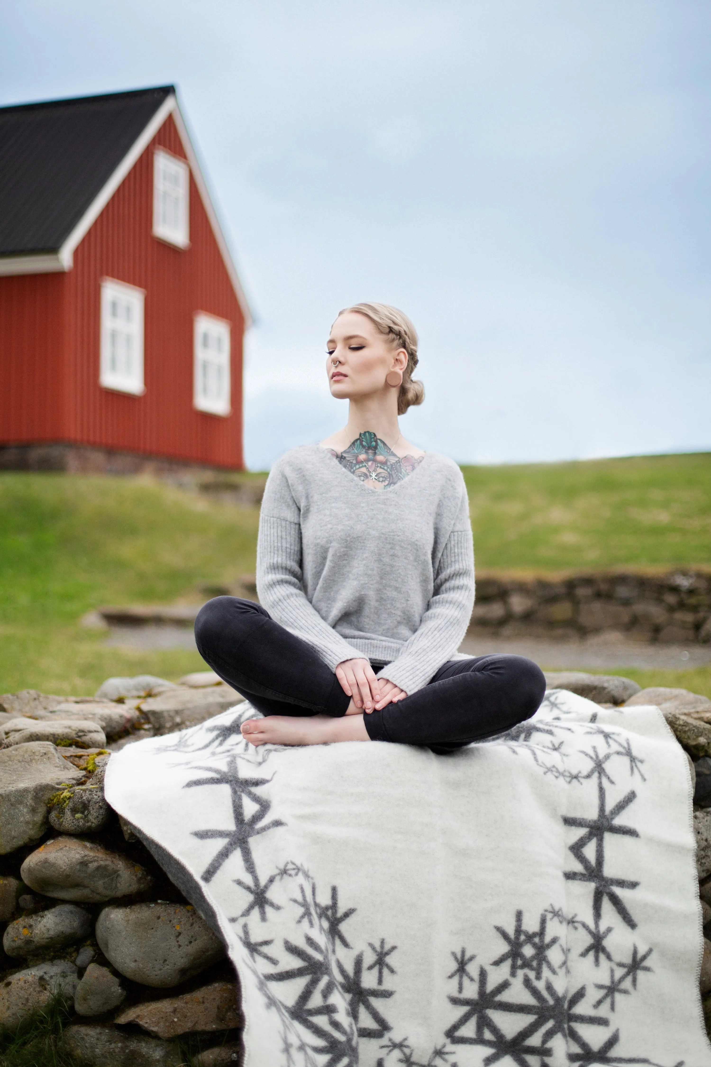 Nordic Strength Wool Blanket - Dark Grey