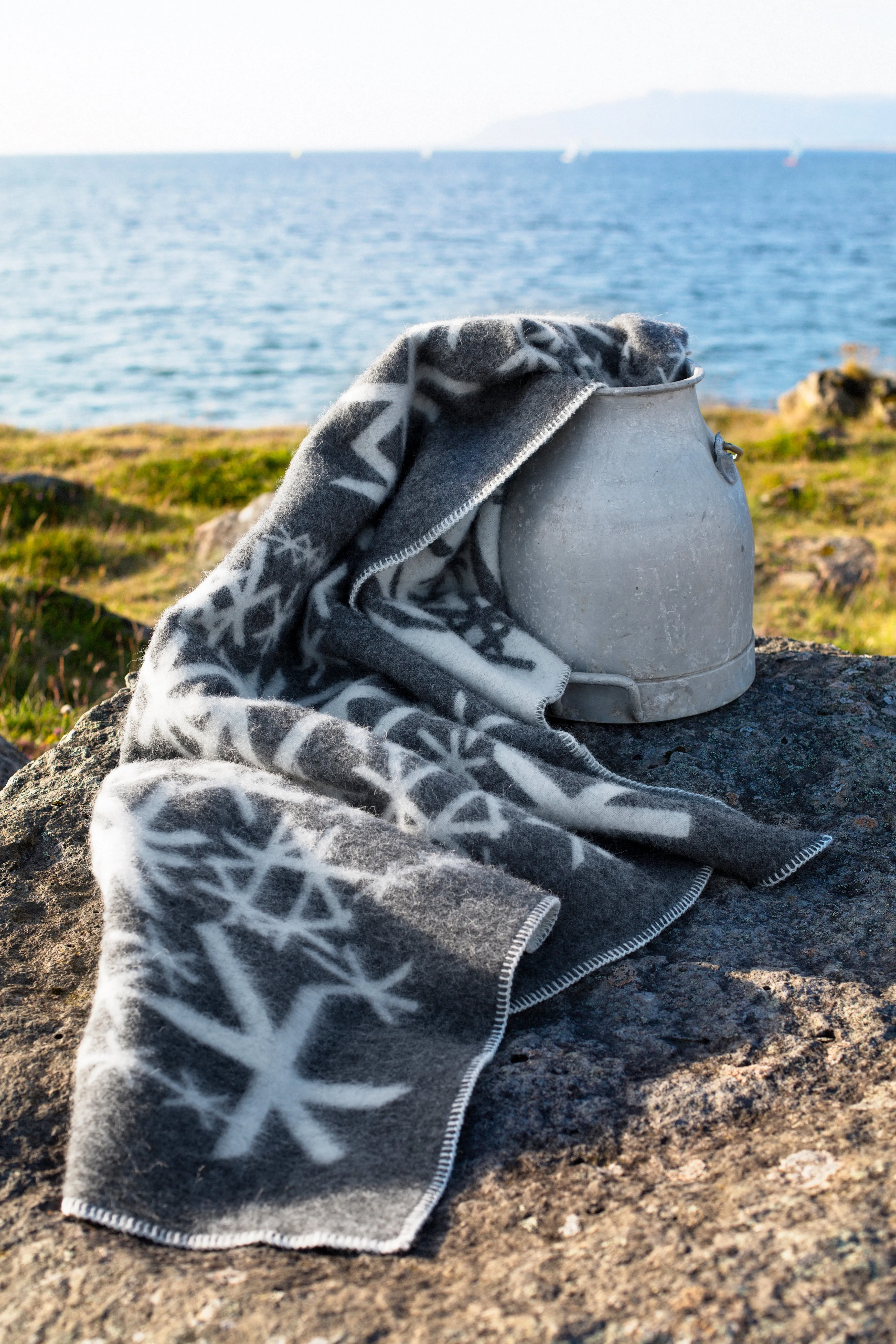 Nordic Strength Wool Blanket - Dark Grey