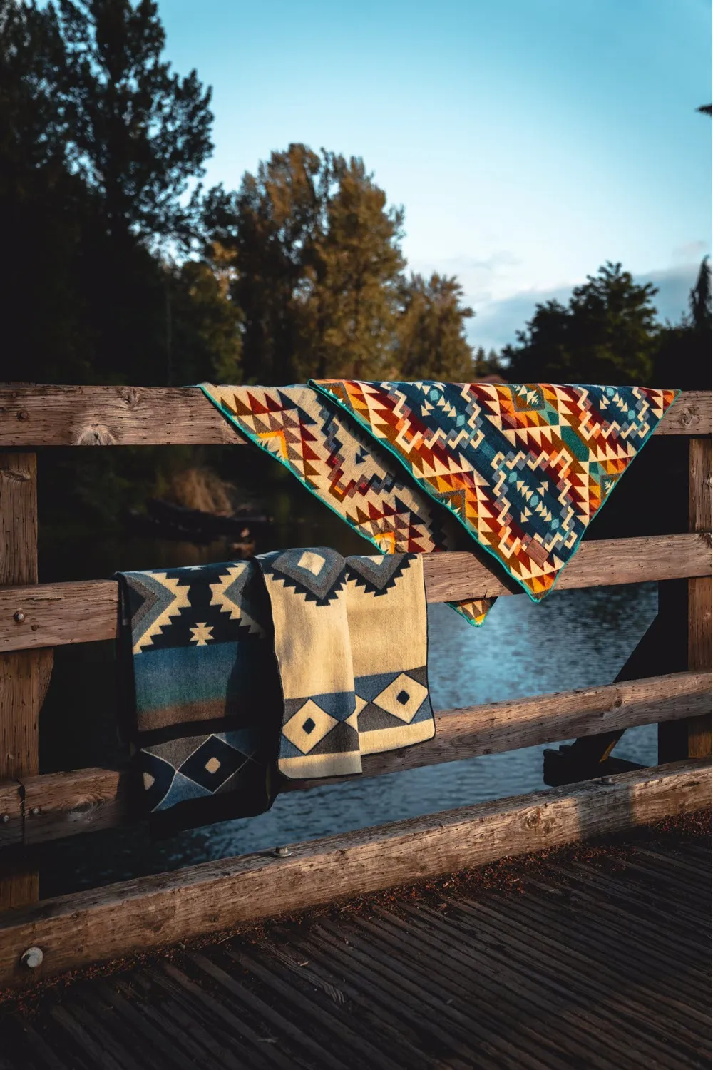 QISU Blue Ice Storm Wool Blanket – Artisan Craftsmanship for Winter Elegance